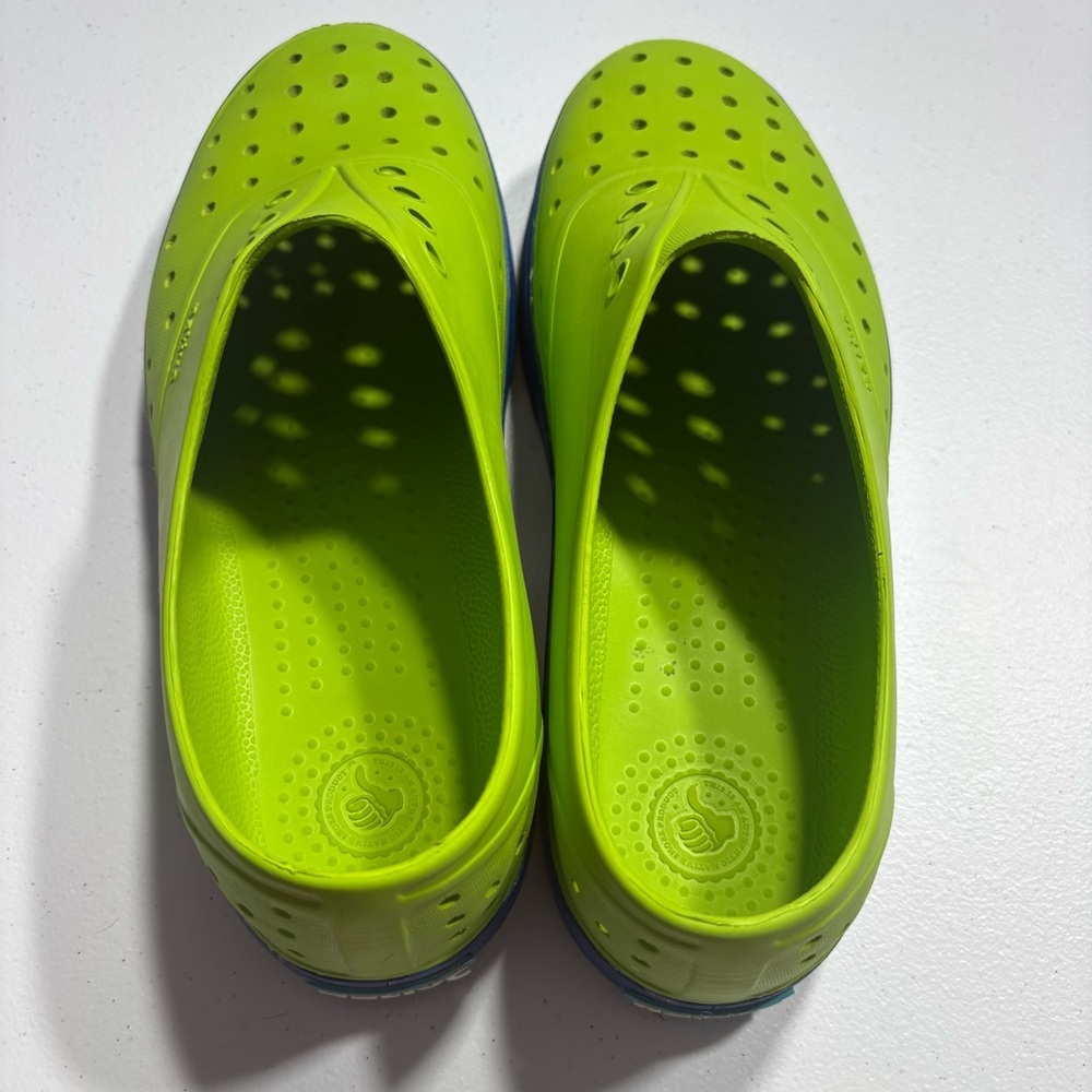 Native Shoes Size J6 Unisex Waters friendly Vegan Resortwear Travel Summer - Picture 6 of 8
